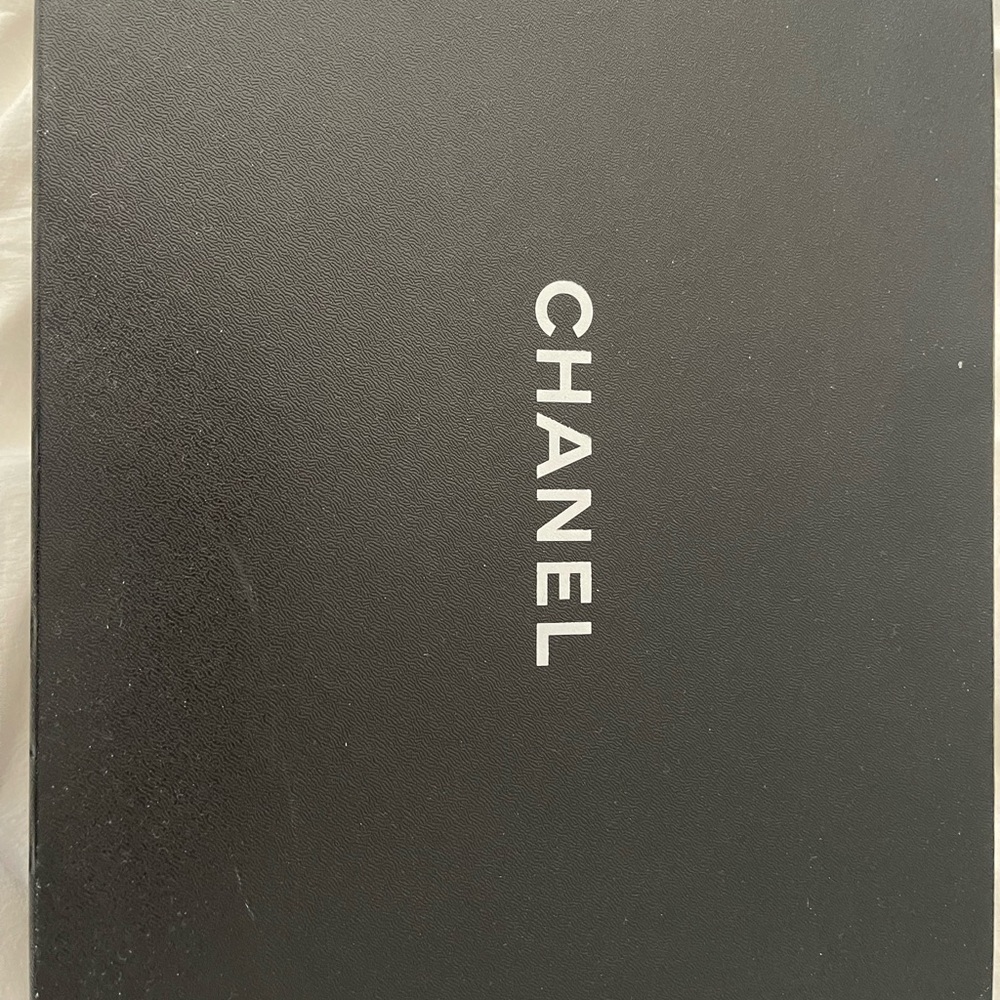 CHANEL Women's Cream Mules with Gold Accent size39 - Picture 11 of 12